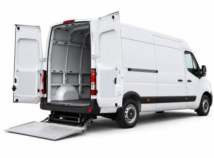Renault Master w/ tail lift